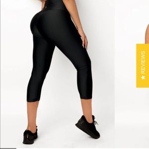 Obsession Scrunch Booty Capri Leggings